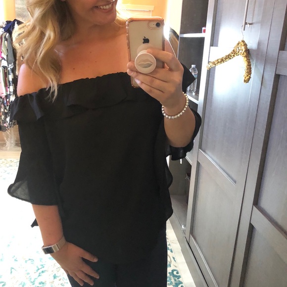 Low stock! S-M sassy Black Ruffle off shoulder top - Picture 7 of 7